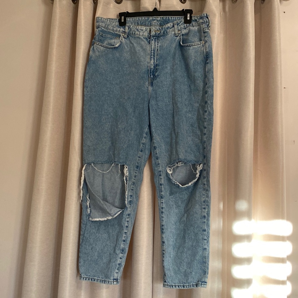 H&M Ultra High Waist Loose-Fit Mom Jeans